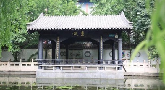 网络图片(侵删) 网络图片(侵删)