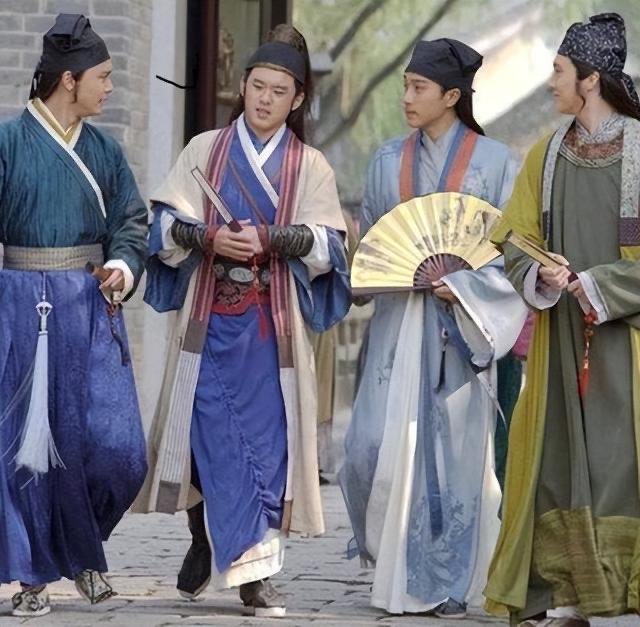 网络图片(侵删) 网络图片(侵删)