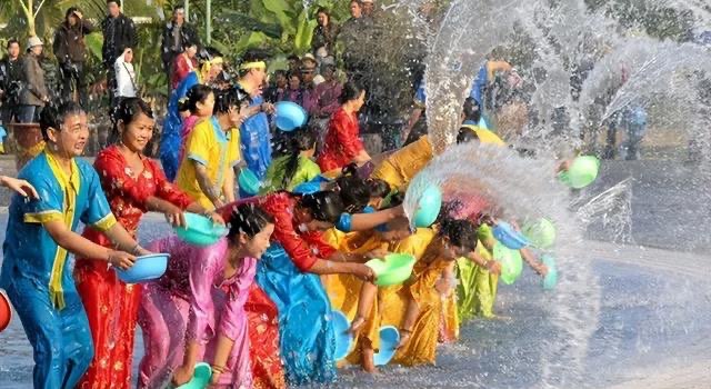 网络图片(侵删) 网络图片(侵删)