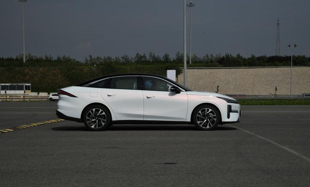 网络图片(侵删) 网络图片(侵删)