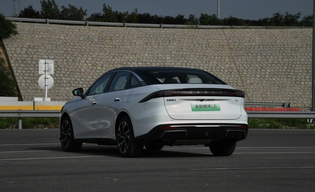 网络图片(侵删) 网络图片(侵删)