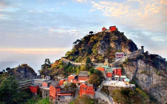 网络图片(侵删) 网络图片(侵删)