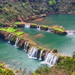 网络图片(侵删) 网络图片(侵删)