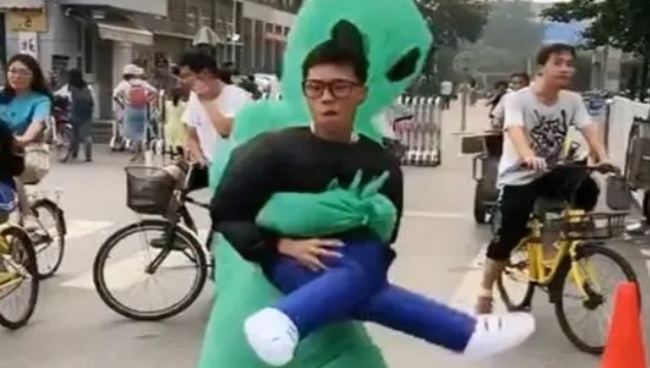 网络图片(侵删) 网络图片(侵删)