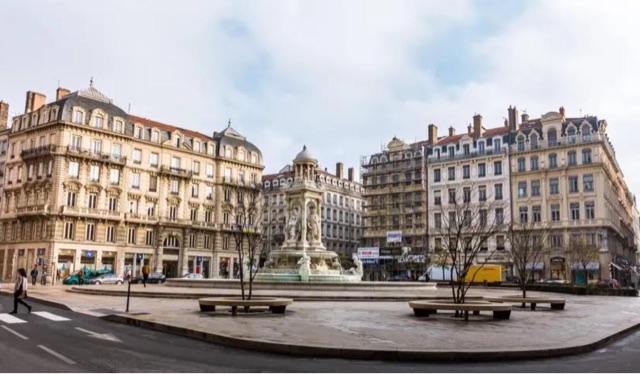 网络图片(侵删) 网络图片(侵删)