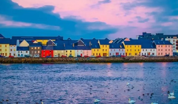 网络图片(侵删) 网络图片(侵删)