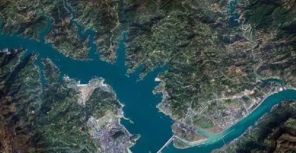 网络图片(侵删) 网络图片(侵删)