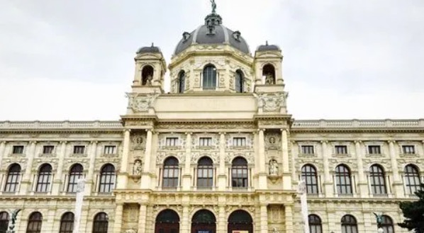 网络图片(侵删) 网络图片(侵删)