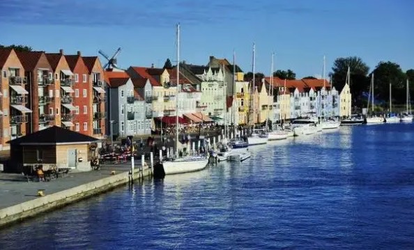 网络图片(侵删) 网络图片(侵删)