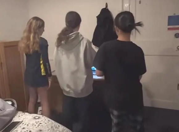 网络图片(侵删) 网络图片(侵删)