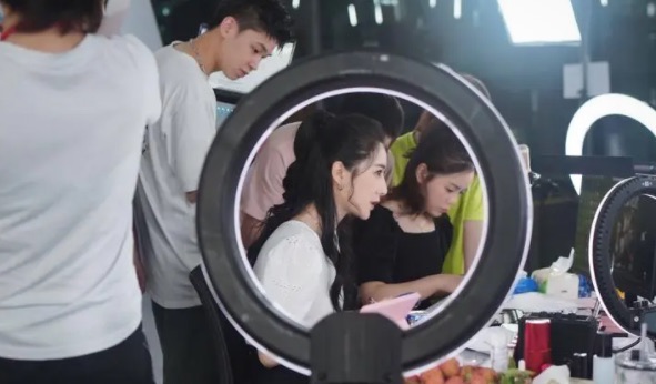 网络图片(侵删) 网络图片(侵删)