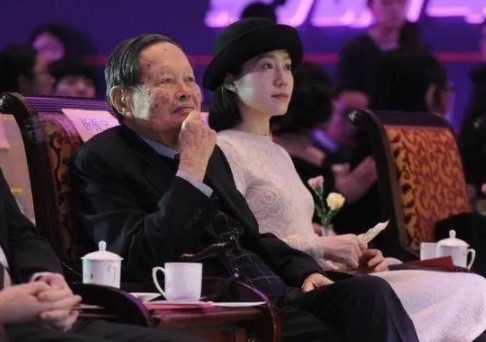 网络图片(侵删) 网络图片(侵删)