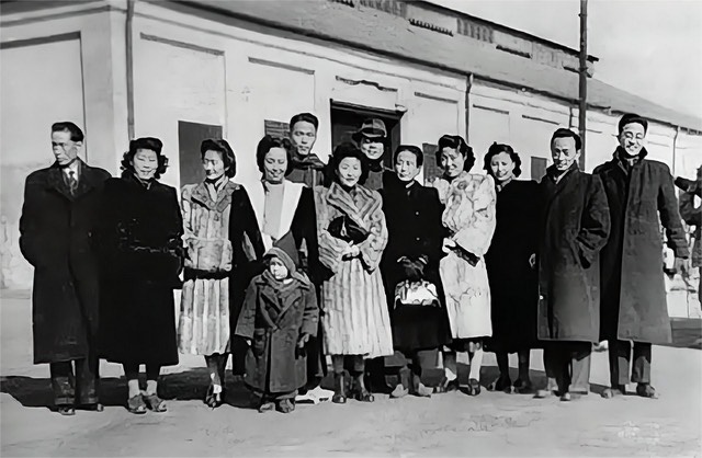 网络图片(侵删) 网络图片(侵删)