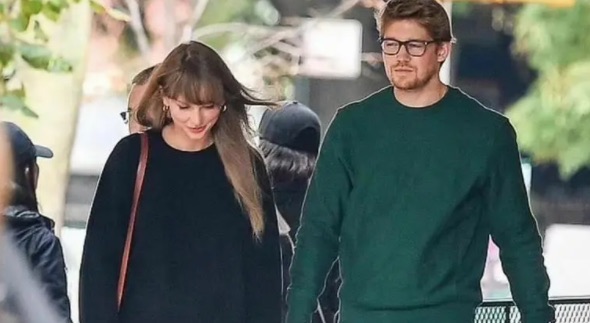 网络图片(侵删) 网络图片(侵删)